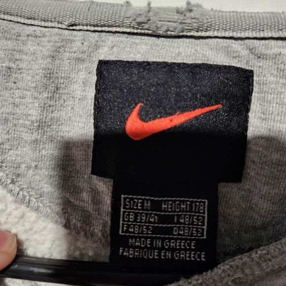 Distressed Nike Sweatshirt - Picture 4 of 6